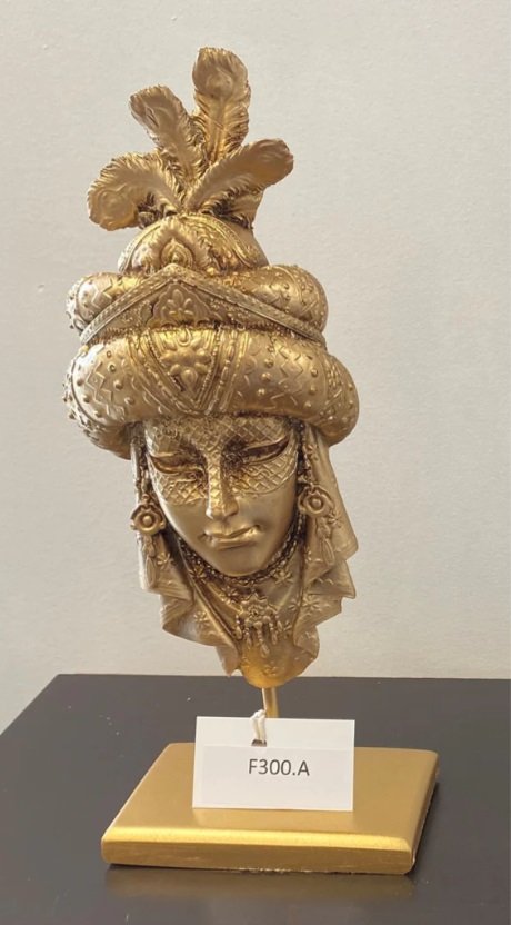 Regal Turbaned King Sculpture - Image 2