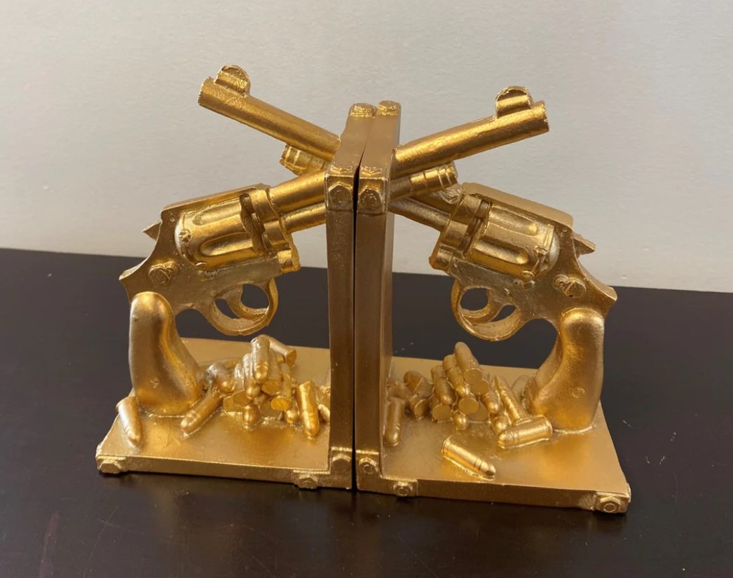 Crossed Pistols Decorative Set - Image 3